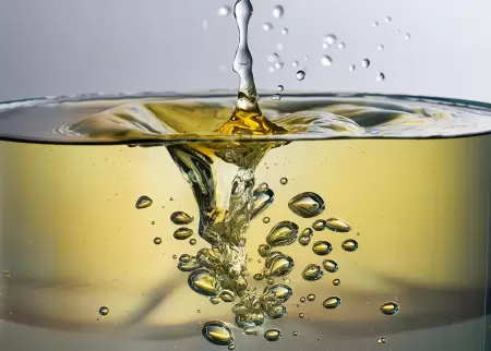 Diferencia entre fluidos de corte solubles en agua y aceites de corte puros